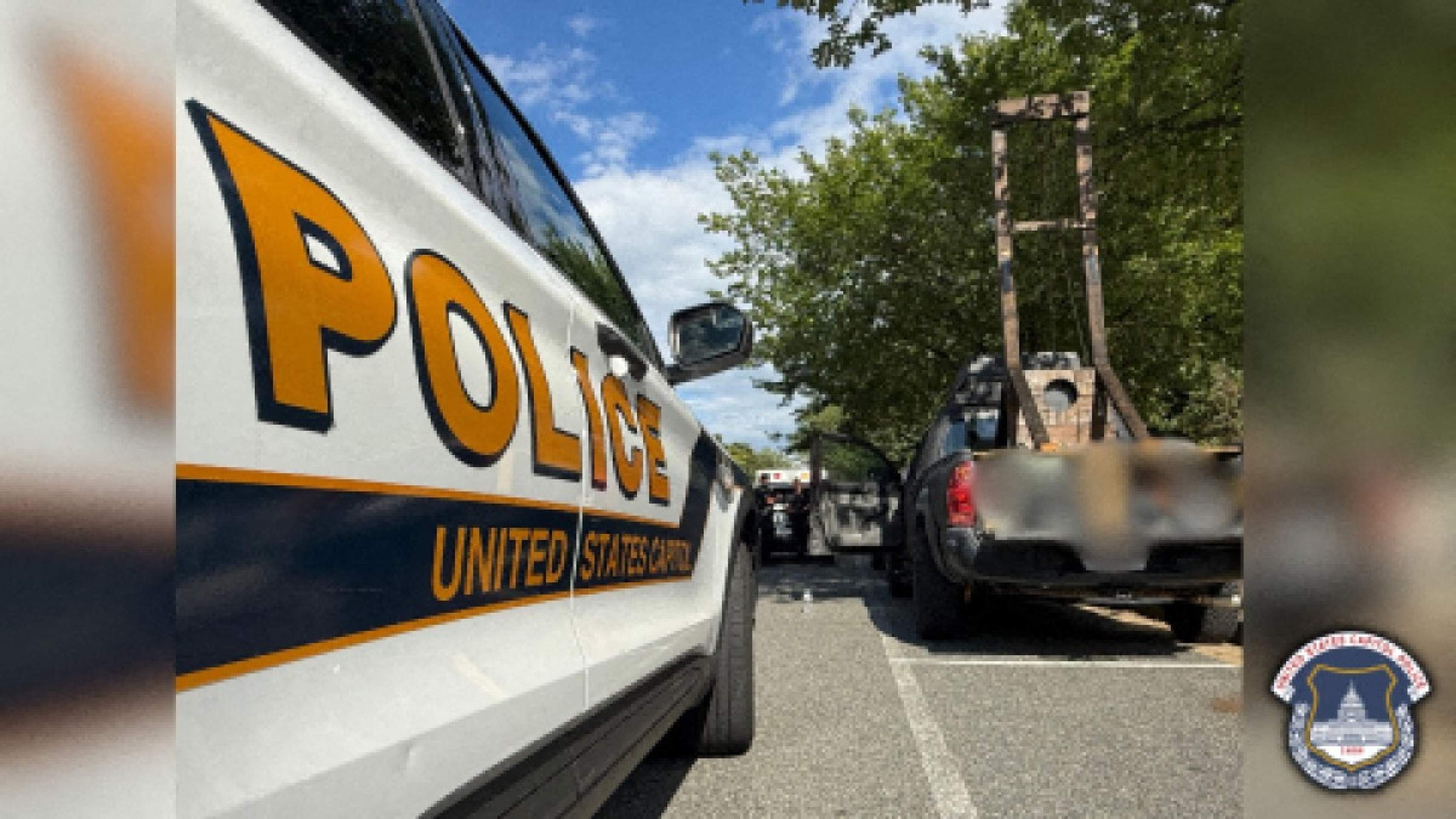  This handout photo from the US Capitol Police taken on August 25, 2026, shows a guillotine in the back of a pickup truck on the 100 block of East Capitol Street in Washington, DC, near the US Capitol and Supreme Court. US Capitol Police officers noticed the the truck parked illegally and later arrested suspect 35-year-old Philan-Tam-Duy Le of Julian, California, for carrying a dangerous weapon for being in possession of the guillotine. (Photo by Handout / US Capitol Police / AFP) / RESTRICTED TO EDITORIAL USE - MANDATORY CREDIT "AFP PHOTO /  US CAPITOL POLICE / HANDOUT" - HANDOUT - NO MARKETING NO ADVERTISING CAMPAIGNS - DISTRIBUTED AS A SERVICE TO CLIENTS       