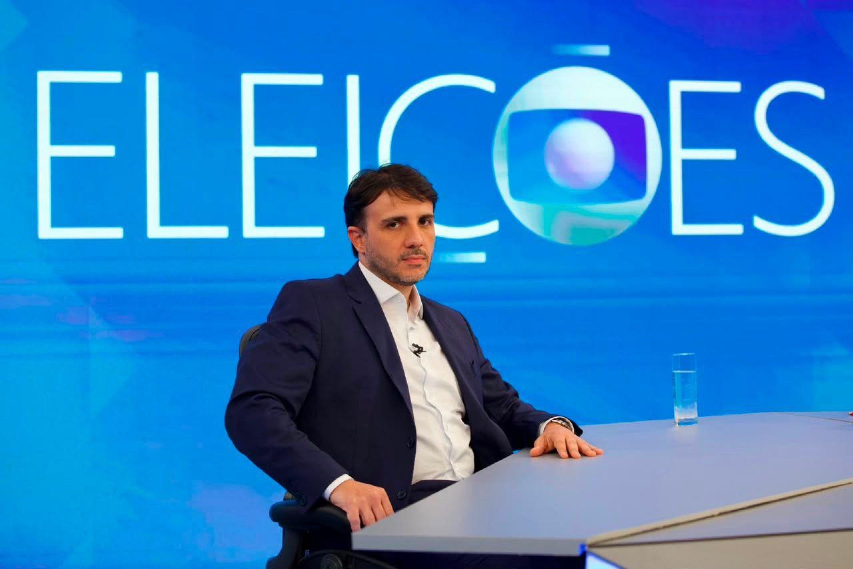 Renan Santos fala sobre suas propostas na Globo: o que disse o candidato à Presidência na entrevista à emissora - QTU Questões do Universo