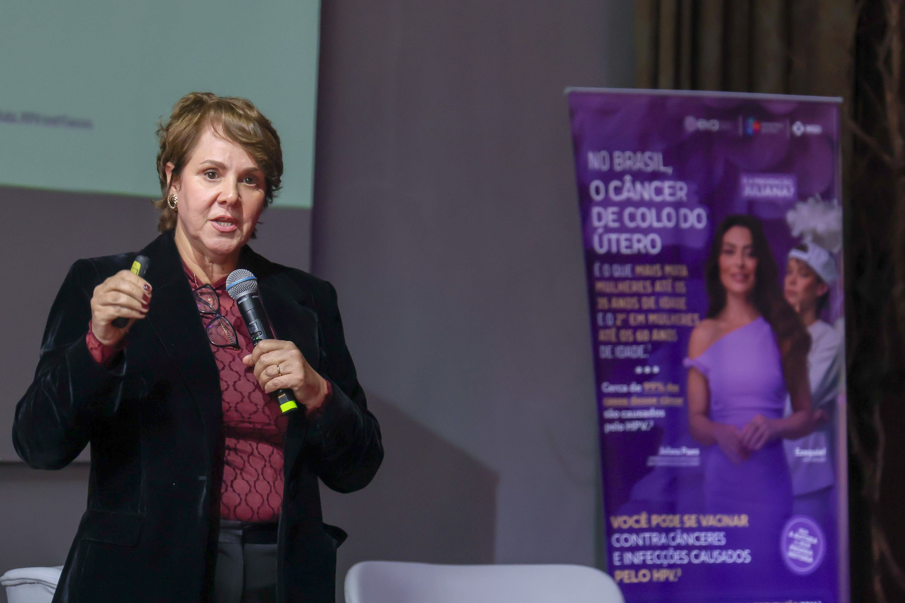 Andrea Gadelha durante o evento de lan&ccedil;amento da pesquisa 