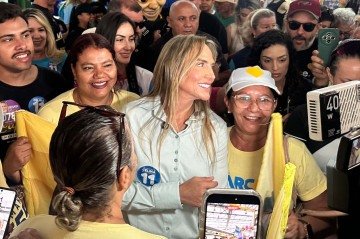 Os feirantes do Gama solicitaram à governadora a reforma dos banheiros e Celina declarou que vai atender ao pedido - (crédito: Mila Ferreira/CB/D.A Press) Os feirantes do Gama solicitaram à governadora a reforma dos banheiros e Celina declarou que vai atender ao pedido - (crédito: Mila Ferreira/CB/D.A Press)