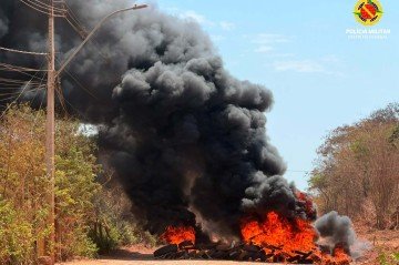 Incêndio em área de vegetação foi registrado na ARIE Estrutural - (crédito: Divulgação: PMDF) Incêndio em área de vegetação foi registrado na ARIE Estrutural - (crédito: Divulgação: PMDF)