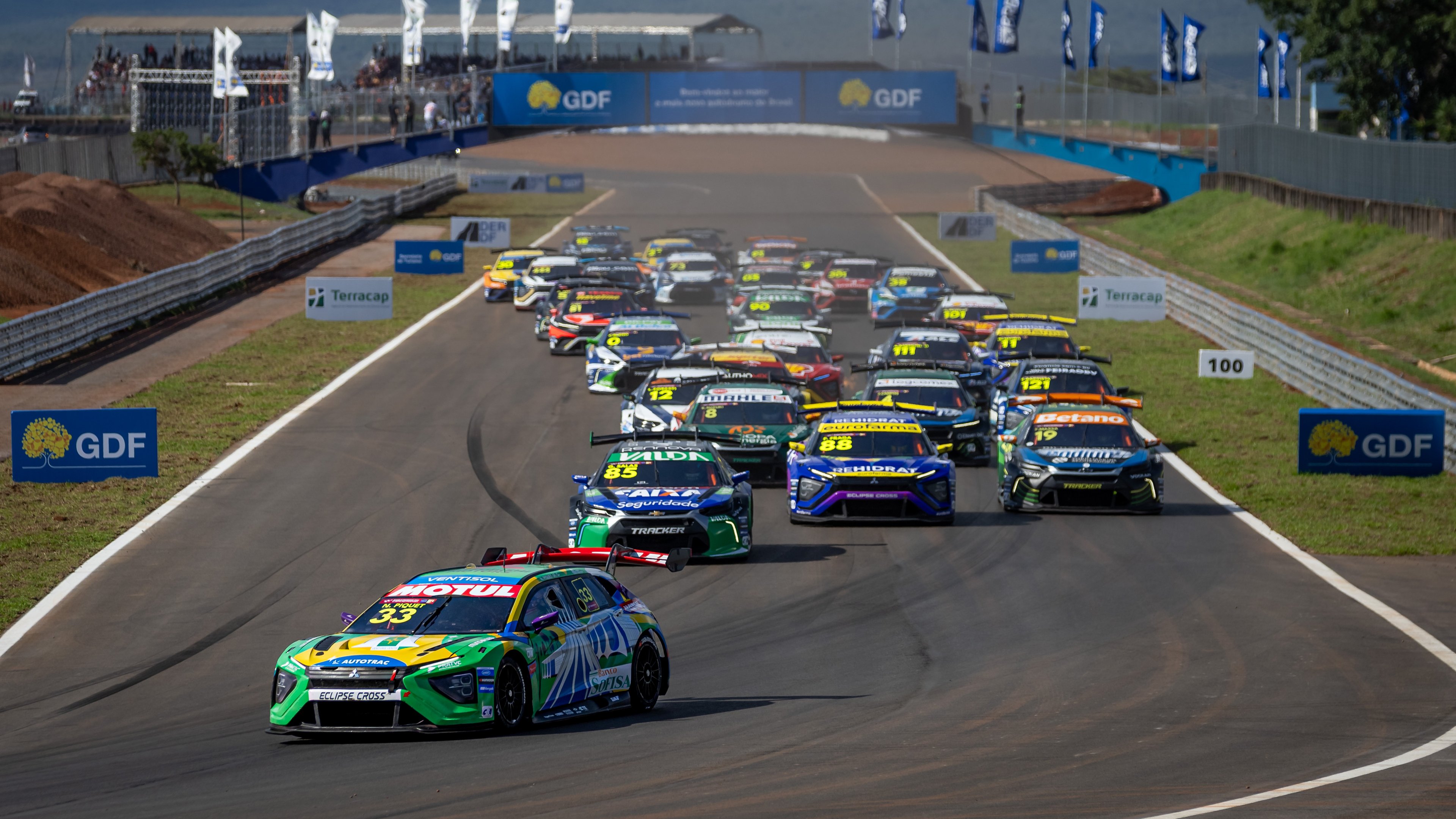 Pilotos da Stock Car Pro Series na pista em Brasília, palco da etapa que marcou a inédita parceria com a Marinha do Brasil - (crédito: @magnustorquato) Pilotos da Stock Car Pro Series na pista em Brasília, palco da etapa que marcou a inédita parceria com a Marinha do Brasil - (crédito: @magnustorquato)