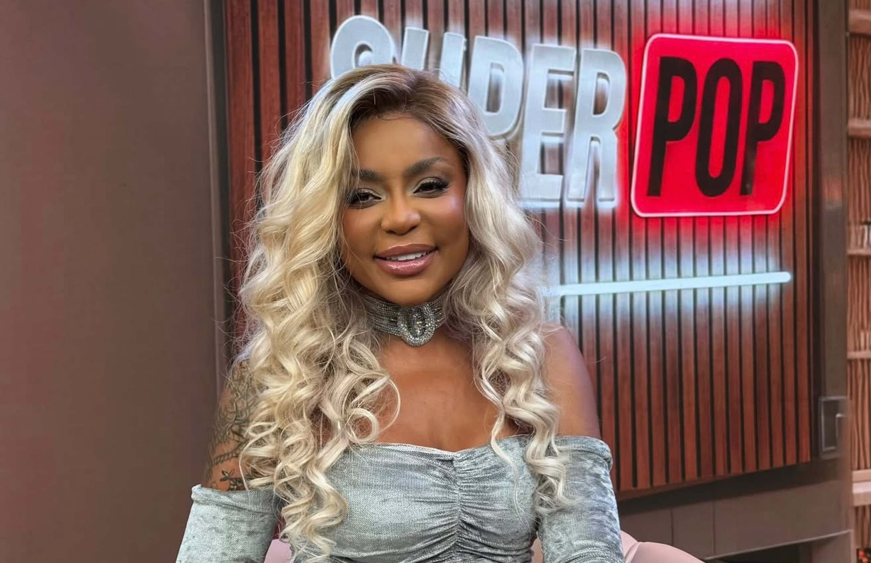 SuperPop com Cariúcha aborda traição e vence a Band novamente