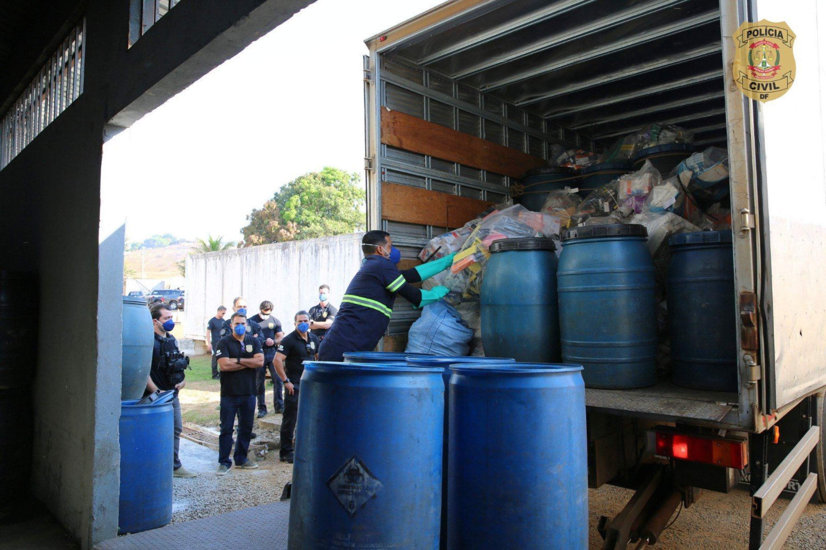 Polícia incinera mais de 5,5 toneladas de drogas apreendidas no DF