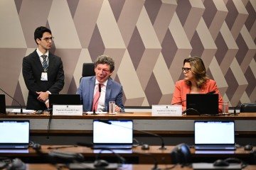 O presidente da comissão, Reginaldo Lopes (PT-MG), e a relatora, Leila Barros (PDT-DF), são favoráveis à MP   -  (crédito: Edilson Rodrigues/Agência Senado)