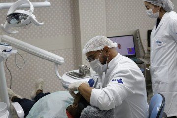 Tratamento odontol&oacute;gico pelo SUS garante a recupera&ccedil;&atilde;o da sa&uacute;de bucal de mulheres v&iacute;timas de viol&ecirc;ncia dom&eacute;stica -  (crédito: Divulga&ccedil;&atilde;o/Ag&ecirc;ncia Gov)