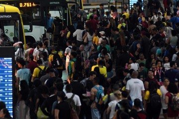 O intenso fluxo de passageiros em Brasília reflete o crescimento populacional da capital federal - (crédito: Marcelo Ferreira/CB/D.A.Press) O intenso fluxo de passageiros em Brasília reflete o crescimento populacional da capital federal - (crédito: Marcelo Ferreira/CB/D.A.Press)