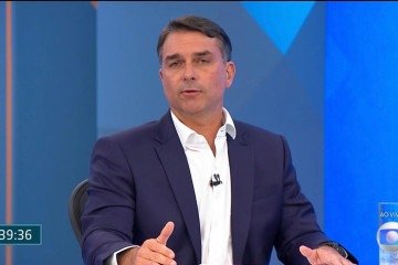 Sabatina de Flávio Bolsonaro na noite desta sexta-feira (28/8) - (crédito: Reprodução/TV Globo) Sabatina de Flávio Bolsonaro na noite desta sexta-feira (28/8) - (crédito: Reprodução/TV Globo)