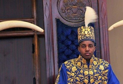 Oyo Nyimba Kabamba Iguru Rukidi IV, rei do reino de Tooro, em Uganda -  (crédito: AFP via Getty Images) -Oyo Nyimba Kabamba Iguru Rukidi IV, rei do reino de Tooro, em Uganda -  (crédito: AFP via Getty Images)