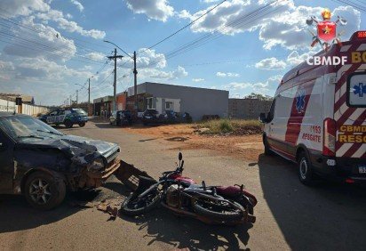 A vítima do sinistro precisou ser imobilizado e transportado com prioridade para uma unidade hospitalar pela aeronave da CBMDF -  (crédito: Divulgação/CBMDF) -A vítima do sinistro precisou ser imobilizado e transportado com prioridade para uma unidade hospitalar pela aeronave da CBMDF -  (crédito: Divulgação/CBMDF)