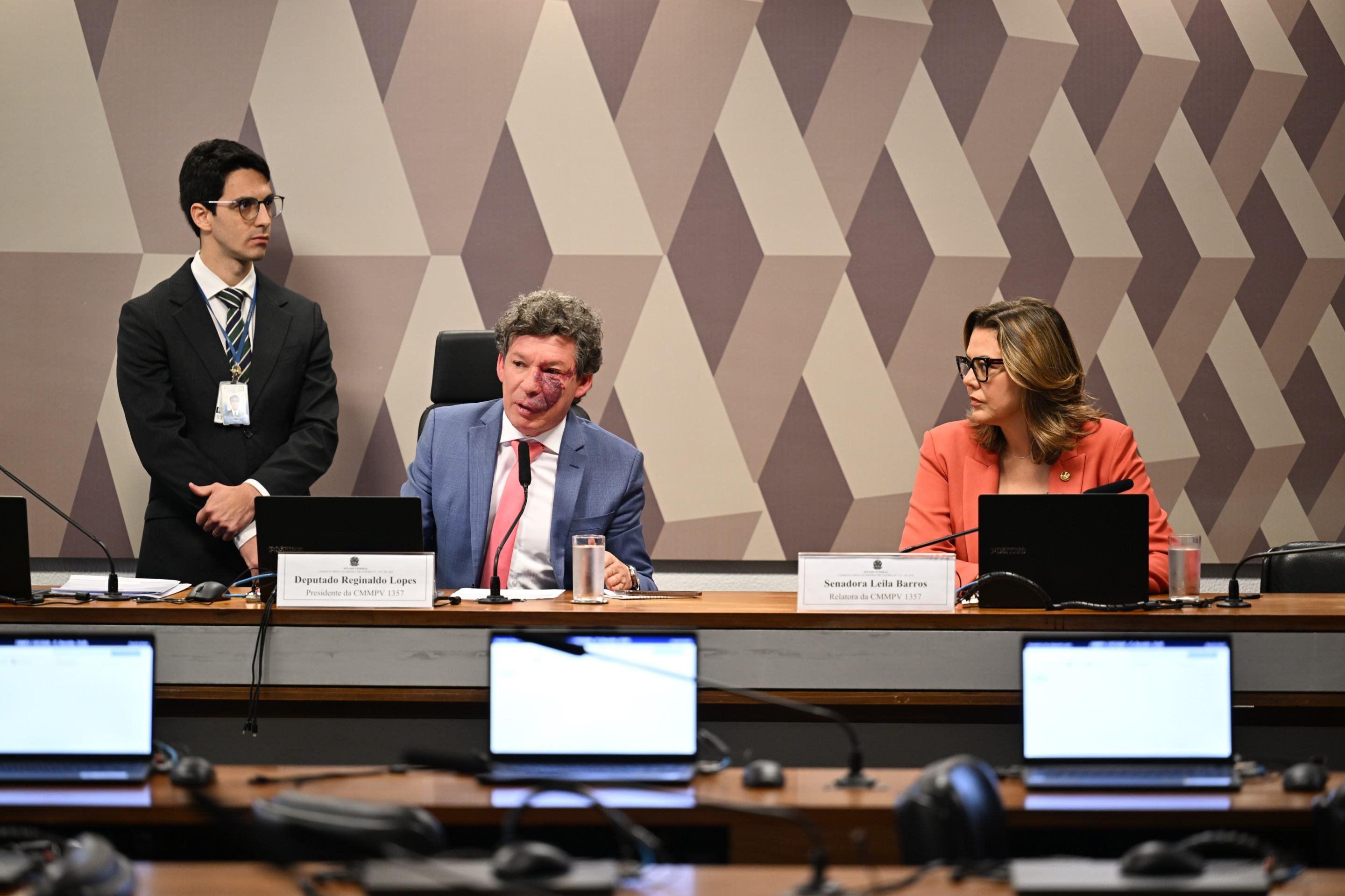Congresso deve votar fim da 'taxa das blusinhas' na próxima semana