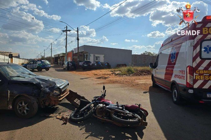 A vítima do sinistro precisou ser imobilizado e transportado com prioridade para uma unidade hospitalar pela aeronave da CBMDF - (crédito: Divulgação/CBMDF) A vítima do sinistro precisou ser imobilizado e transportado com prioridade para uma unidade hospitalar pela aeronave da CBMDF - (crédito: Divulgação/CBMDF)