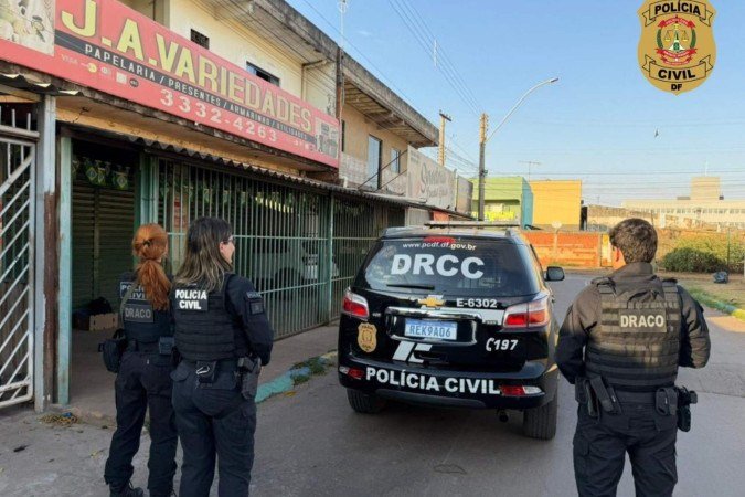 PCDF/DRCC desarticula organização criminosa que instalava dispositivos de
acesso remoto em órgão público - (crédito: PCDF) PCDF/DRCC desarticula organização criminosa que instalava dispositivos de
acesso remoto em órgão público - (crédito: PCDF)