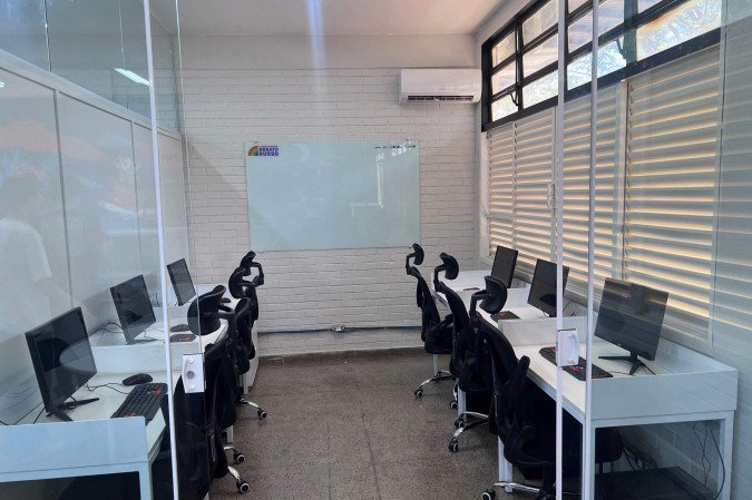 Com a reforma, além da chegada de novos livros, o espaço passou a oferecer uma área para computadores e outro ambiente destinado aos estudos