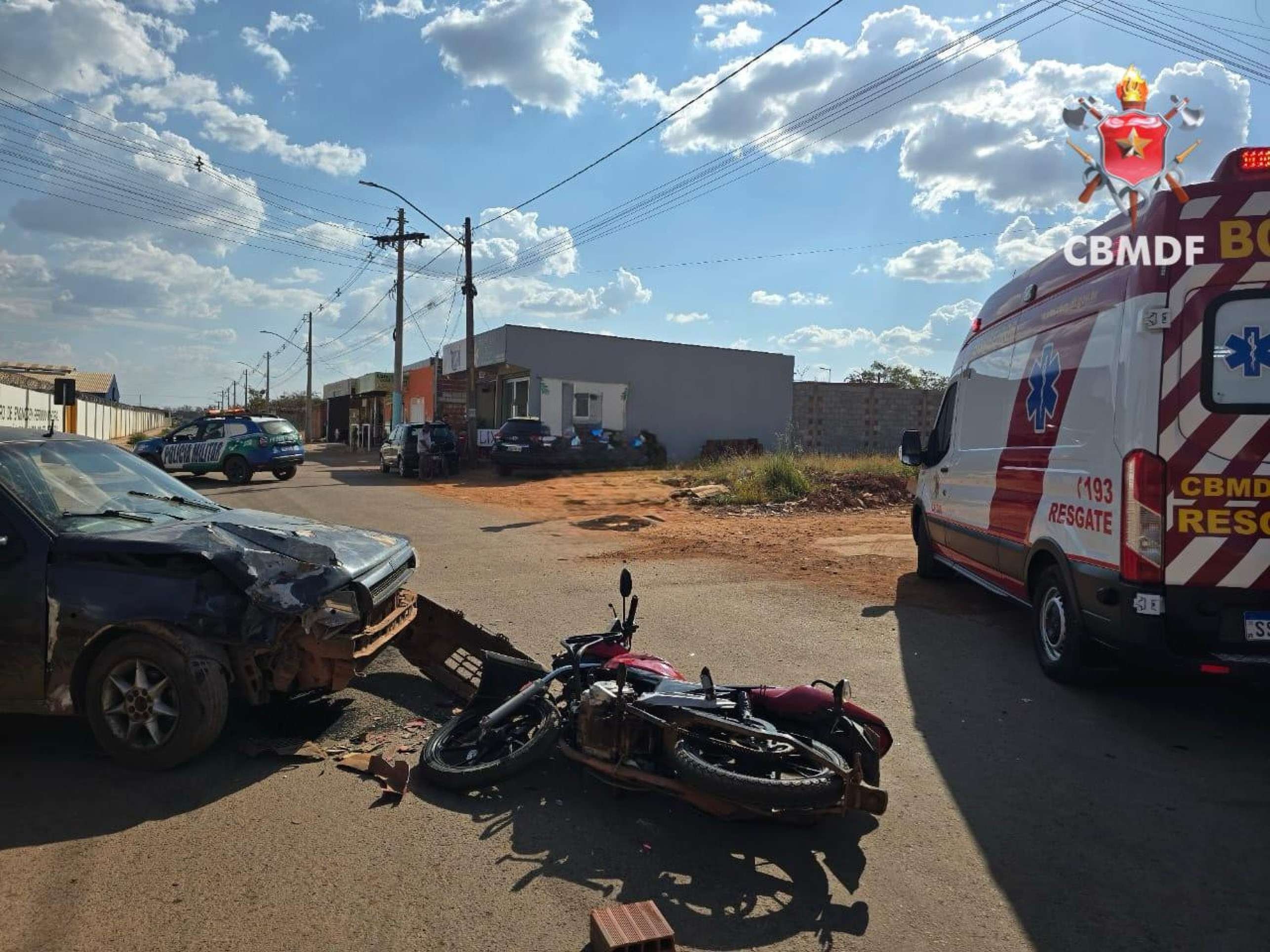 Colisão entre carro e moto deixa um ferido em estado grave em Brazlândia