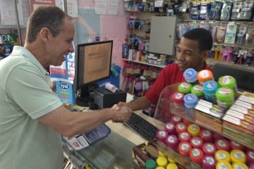 Ricardo Cappelli apresenta programa 'Fila Zero' para comerciantes em Ceilândia -  (crédito: Divulgação/ Campanha Ricardo Cappelli)