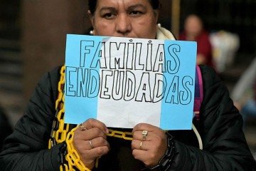 A postura de Milei gerou críticas entre os argentinos endividados - (crédito: Getty Images) A postura de Milei gerou críticas entre os argentinos endividados - (crédito: Getty Images)