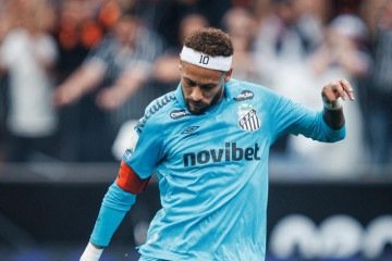 Neymar foi decisivo com cobrança de falta venenosa -  (crédito: Santos FC/Divulgação)
