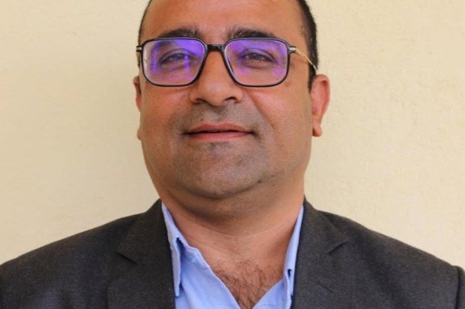 Rajendra Dawadi ordenou a retirada imediata dos estudantes da escola 