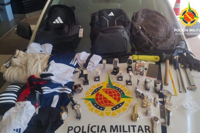 Criminoso furtou dezenas de relógios - (crédito: PMDF/Divulgação) Criminoso furtou dezenas de relógios - (crédito: PMDF/Divulgação)