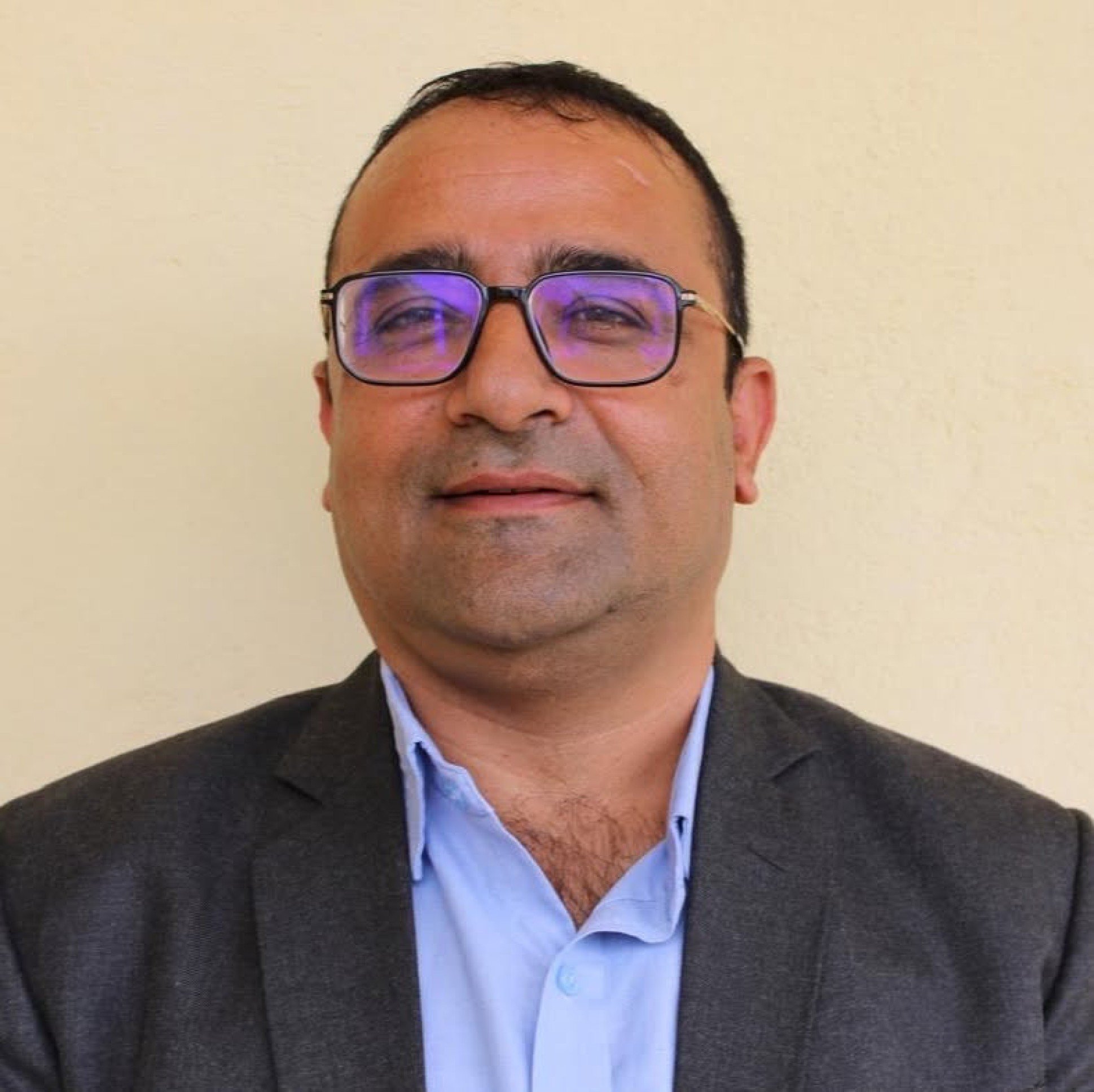 Rajendra Dawadi ordenou a retirada imediata dos estudantes da escola 