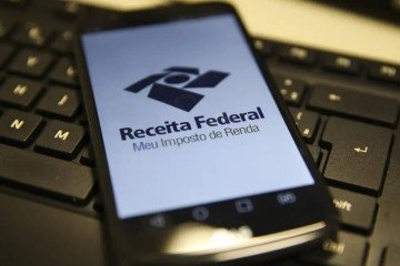 Contribuintes podem consultar a restituição do Imposto de Renda pelo aplicativo da Receita Federal - (crédito: Marcello Casal Jr/Agência Brasil) Contribuintes podem consultar a restituição do Imposto de Renda pelo aplicativo da Receita Federal - (crédito: Marcello Casal Jr/Agência Brasil)