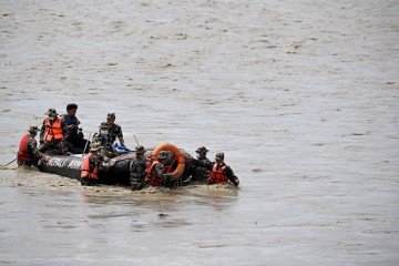 A catástrofe da semana passada na fronteira do Nepal com o Tibete chinês produziu cenas que ofuscam os efeitos especiais do cinema apocalíptico - (crédito: AFP) A catástrofe da semana passada na fronteira do Nepal com o Tibete chinês produziu cenas que ofuscam os efeitos especiais do cinema apocalíptico - (crédito: AFP)