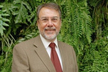 Carlos foi editor-chefe e apresentador do 'Bom Dia Brasil' na década de 1980 - (crédito: Zé Paulo Cardeal/Memória Globo) Carlos foi editor-chefe e apresentador do 'Bom Dia Brasil' na década de 1980 - (crédito: Zé Paulo Cardeal/Memória Globo)
