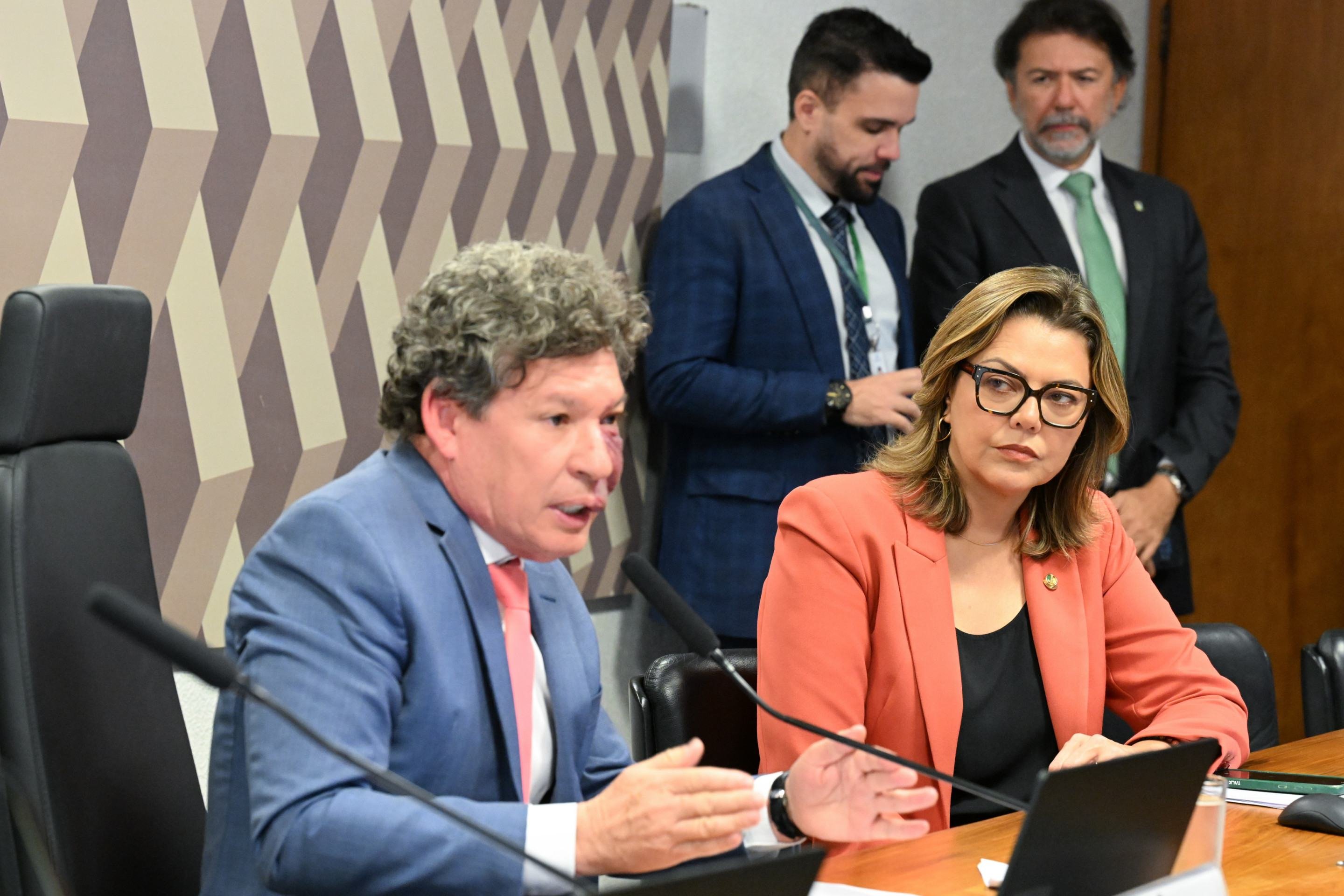MP das Blusinhas que acaba com taxa vai à votação nesta terça - QTU Questões do Universo