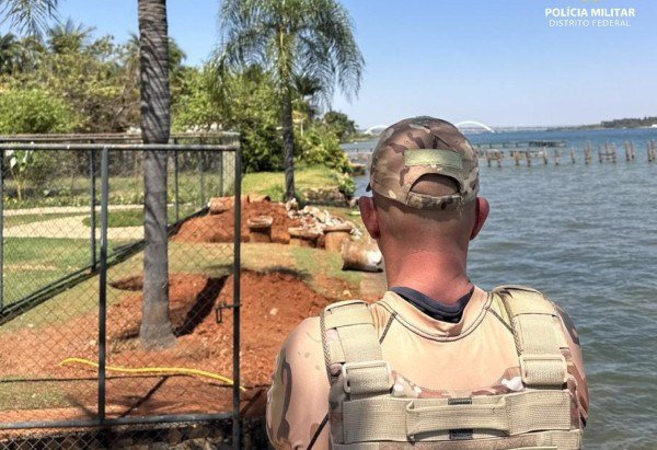PMDF flagra construção civil ilegal às margens do Lago Paranoá