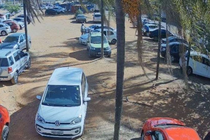 Encontro no estacionamento do JK Shopping foi registrado por câmeras do circuito interno antes do sumiço da vítima - (crédito: Reprodução) Encontro no estacionamento do JK Shopping foi registrado por câmeras do circuito interno antes do sumiço da vítima - (crédito: Reprodução)