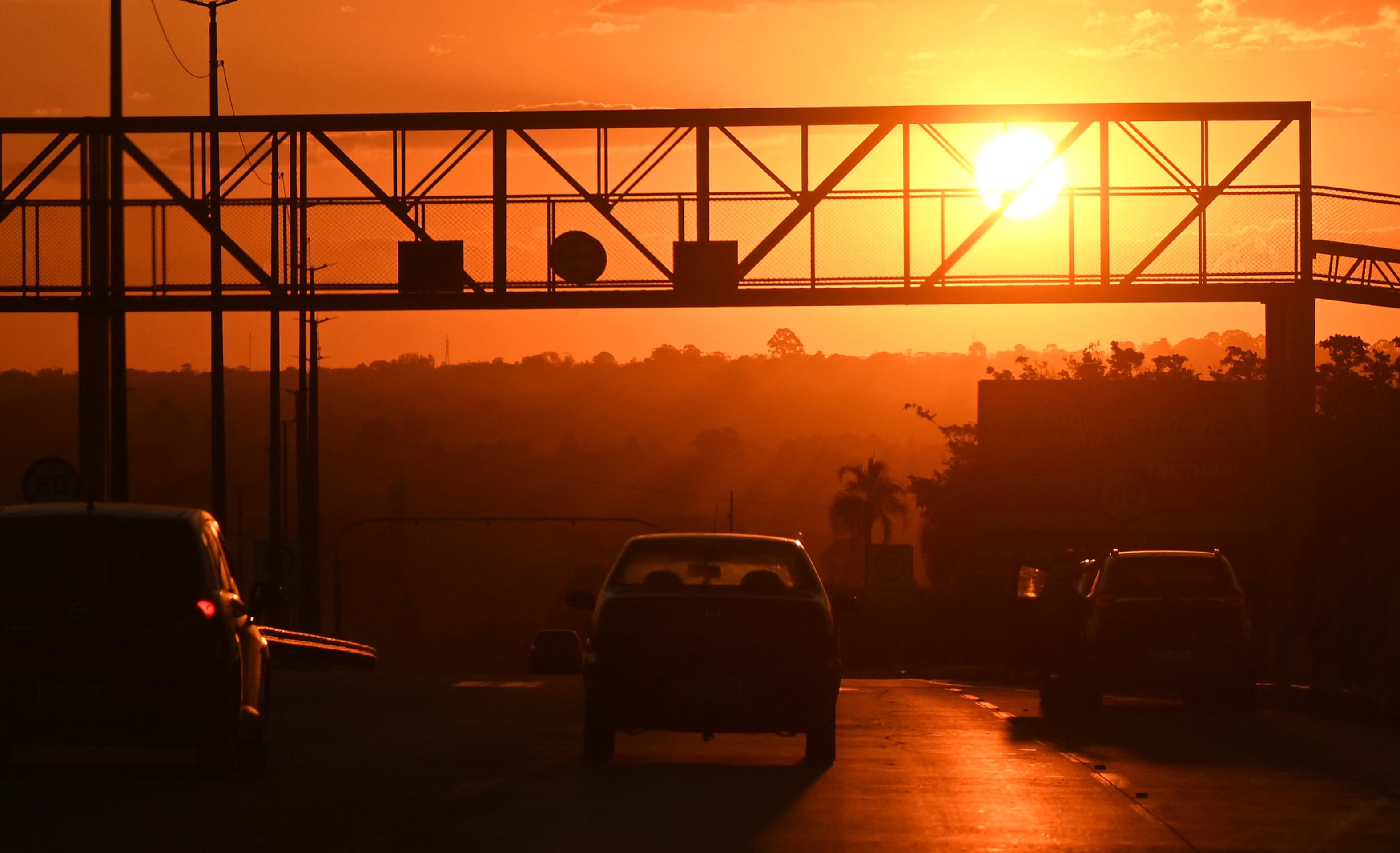 DF deve ter máxima de até 34°C e umidade pode chegar a 15% nesta terça