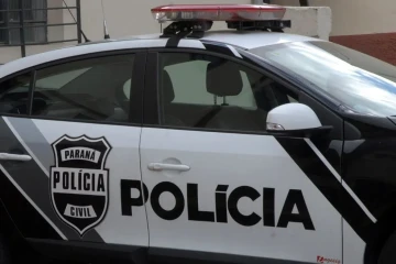 Polícia Civil investiga a conduta dos quatro homens presos em flagrante após a queda da vítima - (crédito: Divulgação/Polícia Civil do Paraná) Polícia Civil investiga a conduta dos quatro homens presos em flagrante após a queda da vítima - (crédito: Divulgação/Polícia Civil do Paraná)