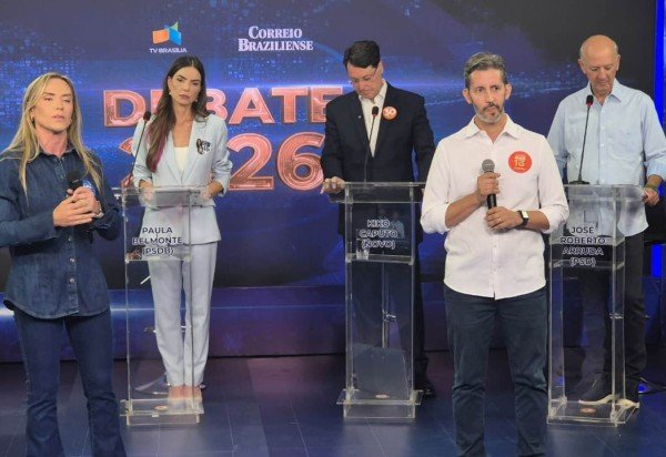 Candidatos se enfrentam no segundo bloco do debate do Correio -  (crédito: Minervino Junior/CB/D.A.Press)