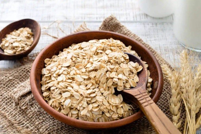 A aveia é fonte de nutrientes essenciais e pode oferecer diversos benefícios para a saúde (Imagem: Vladislav Noseek | Shutterstock) - (crédito: EdiCase) A aveia é fonte de nutrientes essenciais e pode oferecer diversos benefícios para a saúde (Imagem: Vladislav Noseek | Shutterstock) - (crédito: EdiCase)