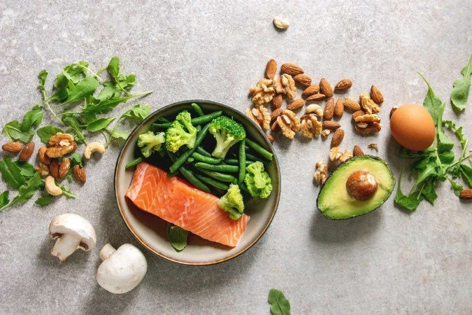 A dieta cetogênica valoriza gorduras, em detrimento de carboidratos. Opções saudáveis incluem salmão, castanhas e abacate - (crédito: VitaOn/Divulgação ) A dieta cetogênica valoriza gorduras, em detrimento de carboidratos. Opções saudáveis incluem salmão, castanhas e abacate - (crédito: VitaOn/Divulgação )