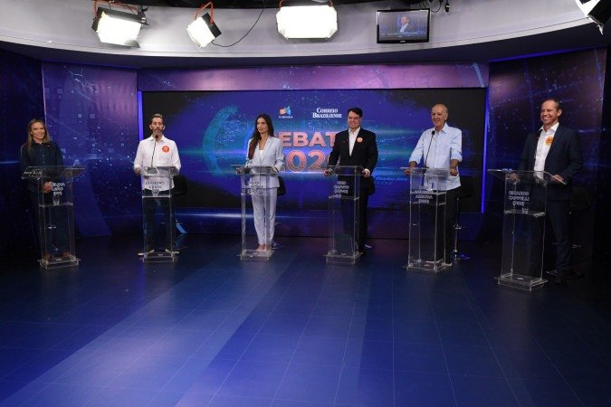 Os candidatos Celina Leão (PP), Leandro Grass (PT), Paula Belmonte (PSDB), Kiko Caputo (Novo), José Roberto Arruda (PSD) e Ricardo Cappelli (PSB) - (crédito: Marcelo Ferreira CB/DA Press) Os candidatos Celina Leão (PP), Leandro Grass (PT), Paula Belmonte (PSDB), Kiko Caputo (Novo), José Roberto Arruda (PSD) e Ricardo Cappelli (PSB) - (crédito: Marcelo Ferreira CB/DA Press)