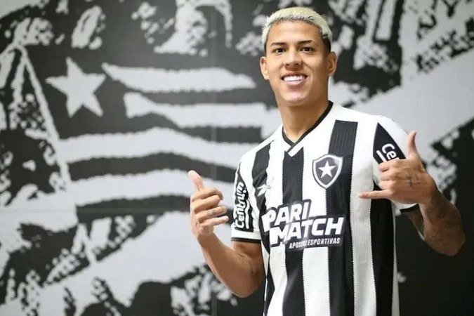 Matheus Martins deixou o Botafogo para se apresentar ao Dínamo de Moscou, foi reprovado e voltará ao clube carioca - (crédito: Vitor Silva/Botafogo) Matheus Martins deixou o Botafogo para se apresentar ao Dínamo de Moscou, foi reprovado e voltará ao clube carioca - (crédito: Vitor Silva/Botafogo)
