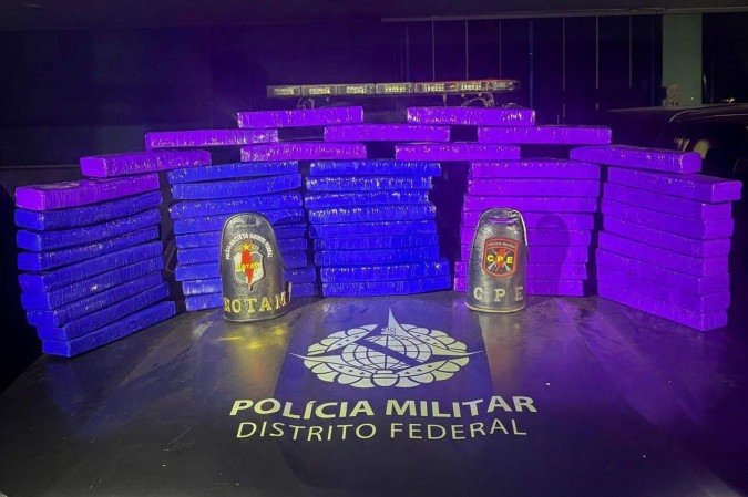 Homem é preso com 52 kg de maconha; droga pode estar ligada ao PCC - (crédito: PMDF/Divulgação) Homem é preso com 52 kg de maconha; droga pode estar ligada ao PCC - (crédito: PMDF/Divulgação)