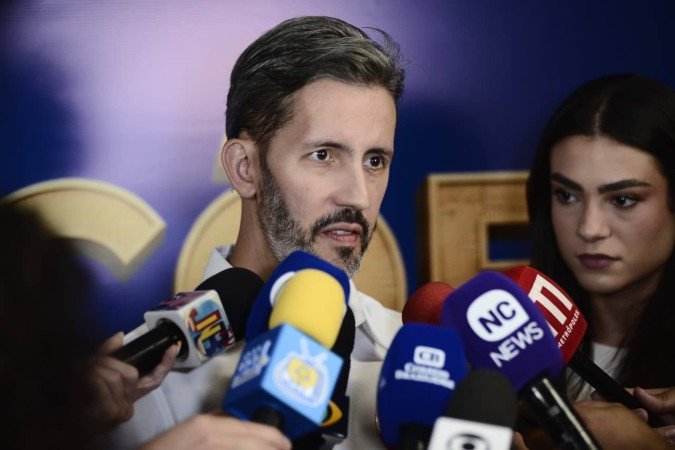 O candidato ao Governo do Distrito Federal Leandro Grass (PT) falou sobre educação pública pouco antes do início do Debate do Correio - (crédito: Minervino Júior/CB/D.A Press) O candidato ao Governo do Distrito Federal Leandro Grass (PT) falou sobre educação pública pouco antes do início do Debate do Correio - (crédito: Minervino Júior/CB/D.A Press)