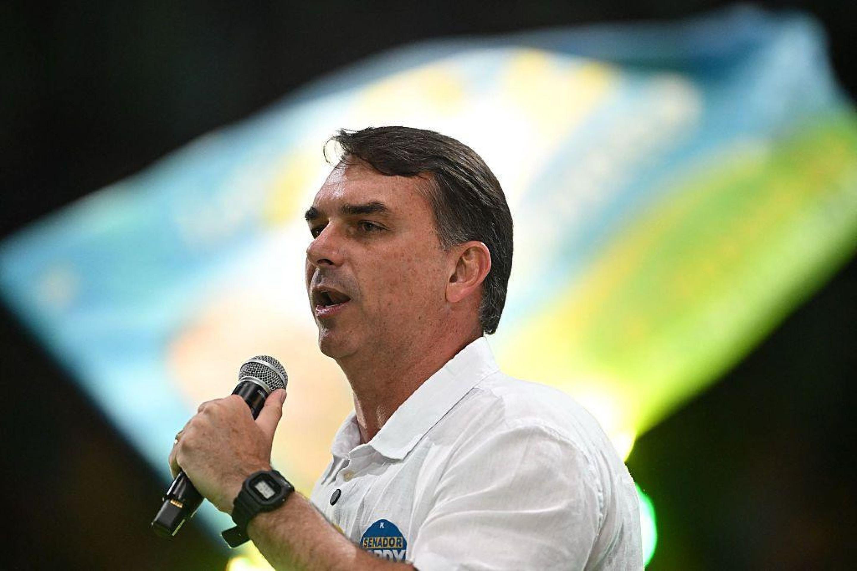 As reações no mundo político aos diálogos entre Alexandre de Moraes e Daniel Vorcaro - QTU Questões do Universo