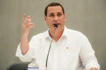 PT explora votos contra 6x1 e mira aliados de Flávio - Divulgação/ PT