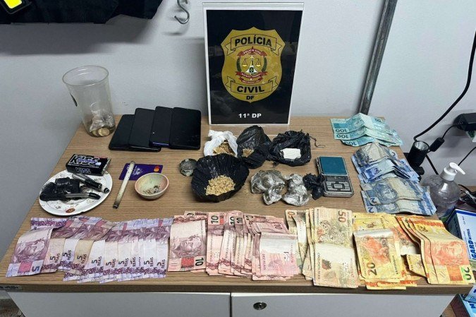 PCDF deflagra ação de combate ao tráfico na Vila Cauhy - (crédito: Divulgação/PCDF) PCDF deflagra ação de combate ao tráfico na Vila Cauhy - (crédito: Divulgação/PCDF)