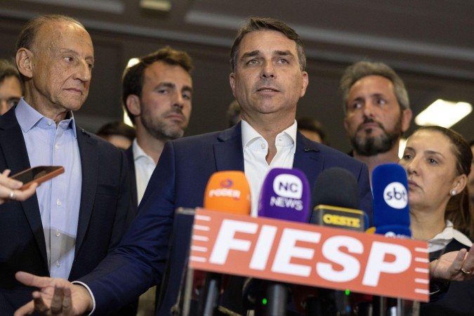 Críticos chamam proposta de Flávio de 'PEC da Escravidão' - (crédito: Getty Images) Críticos chamam proposta de Flávio de 'PEC da Escravidão' - (crédito: Getty Images)