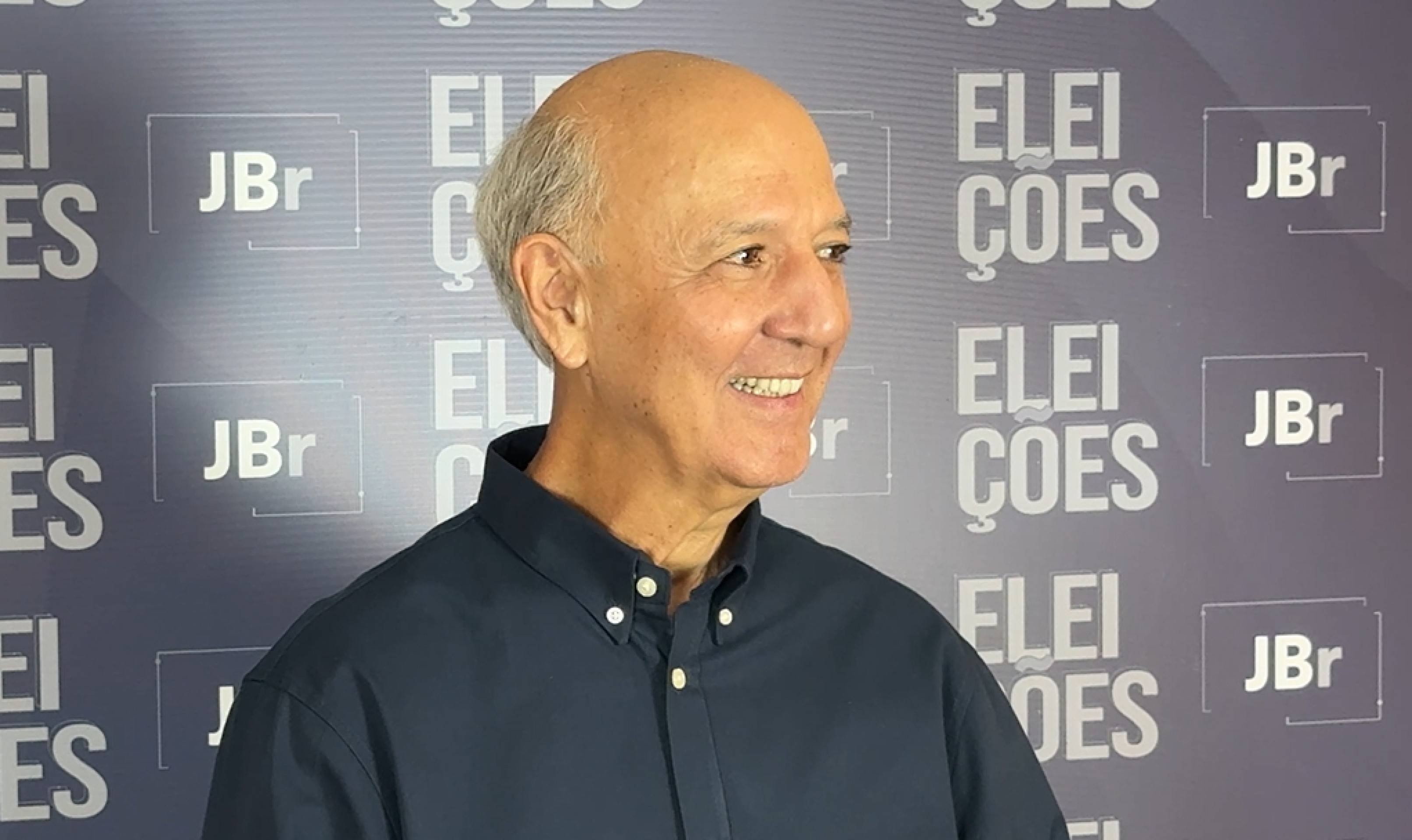 Mesmo com candidatura barrada, Arruda garante continuar com campanha