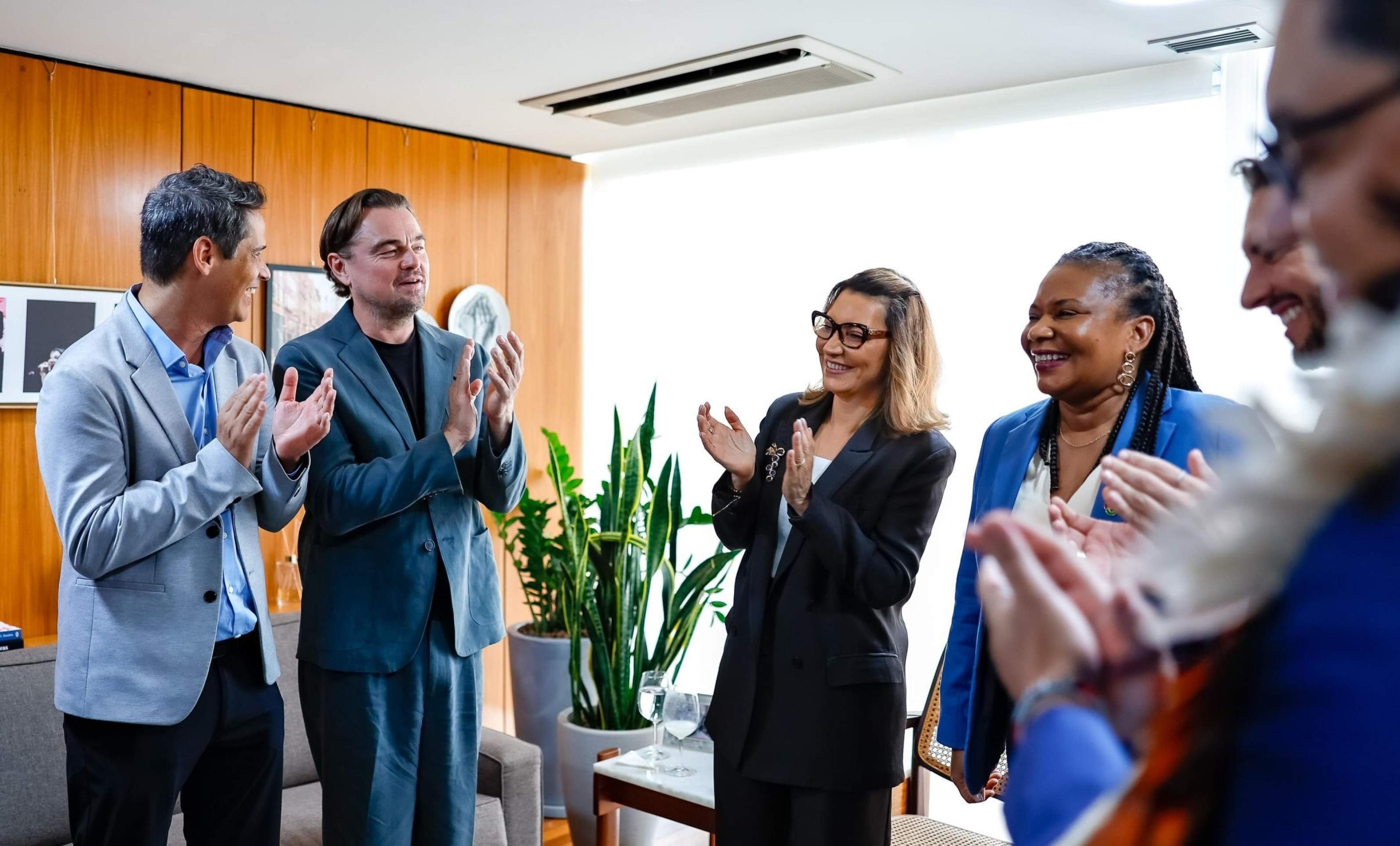 Janja compartilha foto com Leonardo DiCaprio em encontro no Planalto