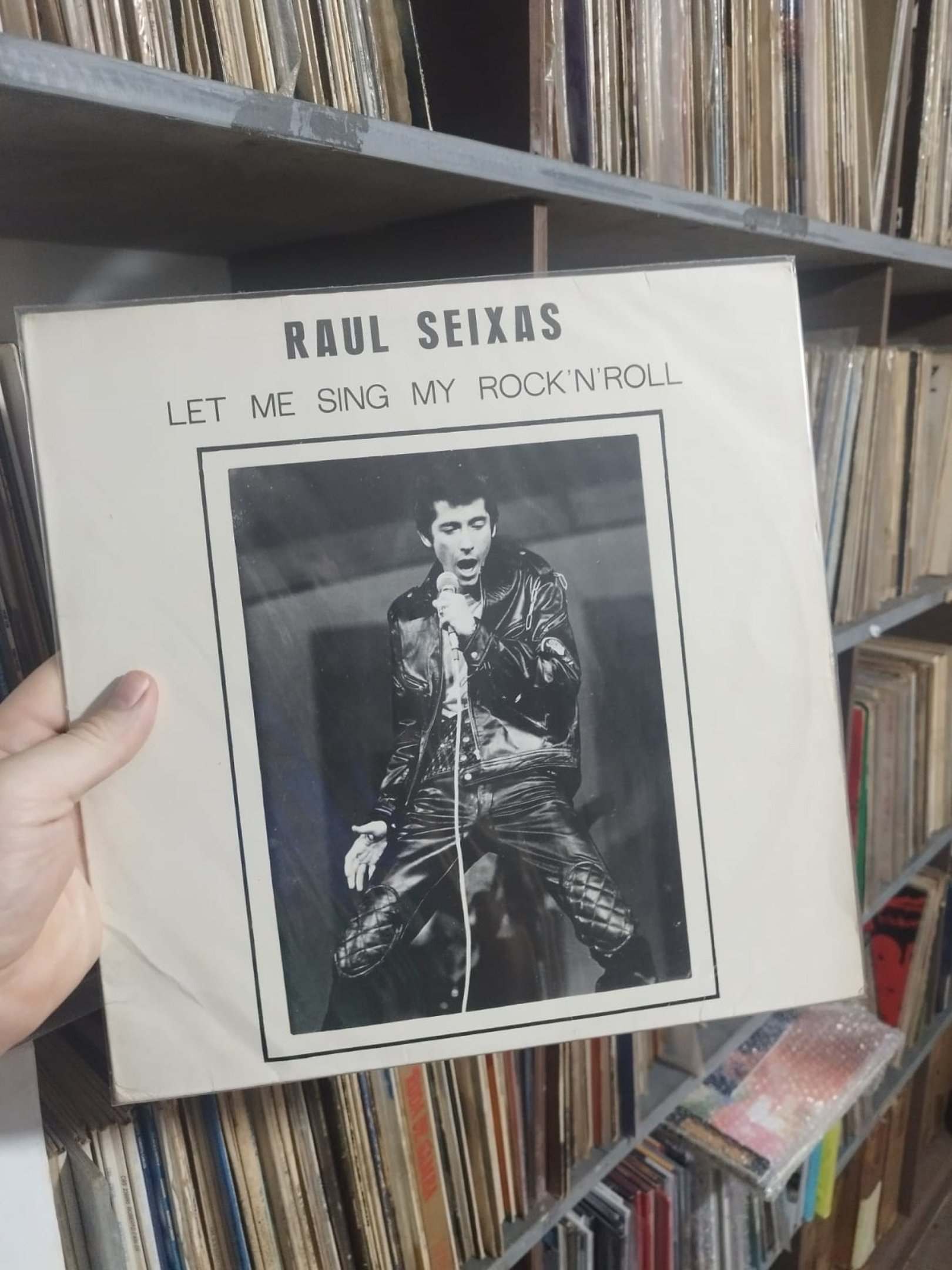 Disco independente com grava&ccedil;&otilde;es in&eacute;ditas do Raul, lan&ccedil;ado pelo f&atilde; clube em 1985. Foram 1000 unidades numeradas, esse, de Marcelo Scarabuci, &eacute; o numero 0221