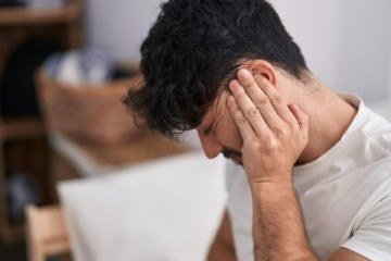 A dor de ouvido &eacute; um sintoma comum da otite externa, inflama&ccedil;&atilde;o do canal auditivo  -  (crédito: Reprodu&ccedil;&atilde;o/Magnific)