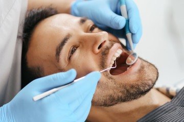 A partir dos 40 anos, mudanças no organismo também podem aparecer na boca
     -  (crédito: Freepik)