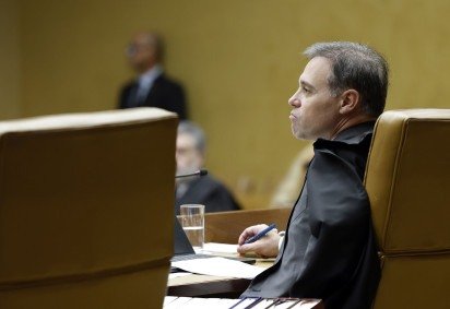  Andr&eacute; Mendon&ccedil;a deixa sociedade em instituto privado e diz que nunca teve lucro com a entidade. Ministro do STF afirma que cedeu suas cotas e as da esposa sem contrapartida financeira; segundo nota, continuar&aacute; atuando apenas como professor da institui&ccedil;&atilde;o. -  (crédito: Luiz Silveira/STF)